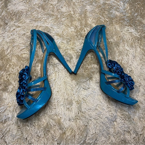Cherish Collection by Elegant Footwear Teal Heel with Satin Rosettes Size 9 - Picture 2 of 8